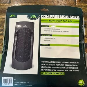 Que Black and Gray Compression Sack with Flip Lid